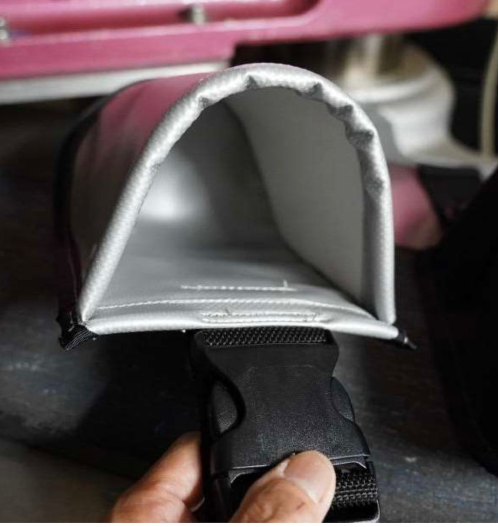 Pochette imperméable professionnelle Takaki Tarpoulin Silver en tissu ultra-résistant, conçue pour protéger les objets contre l'eau.