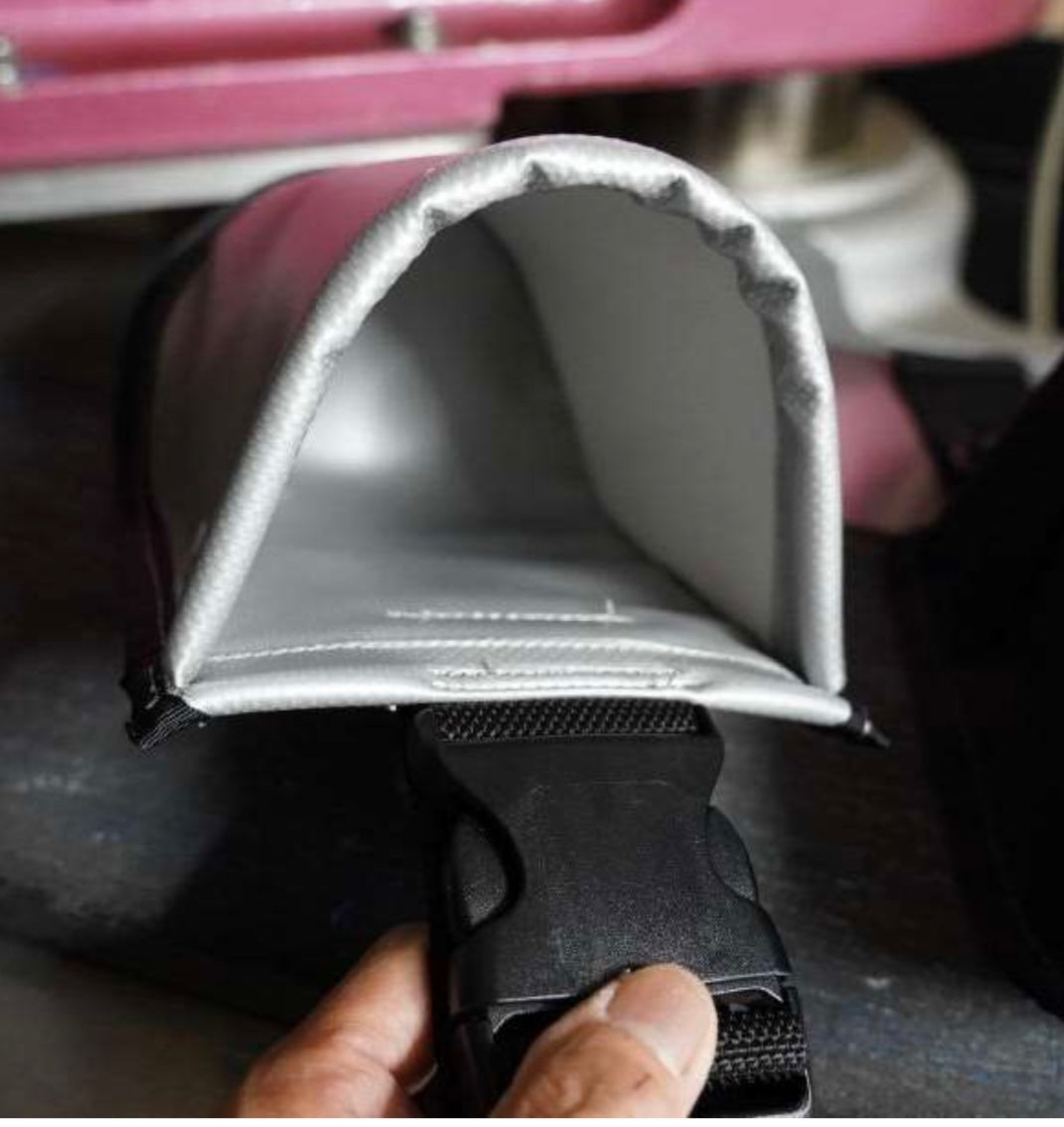 Pochette imperméable professionnelle Takaki Tarpoulin Silver en tissu ultra-résistant, conçue pour protéger les objets contre l'eau.