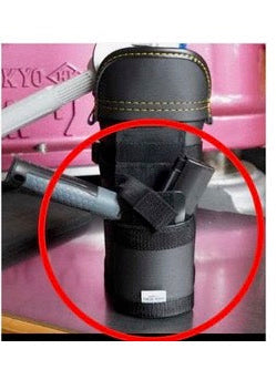 Holster pour grattoir Takaki, en tissu résistant, conçu pour transporter et protéger un grattoir Takaki robuste.