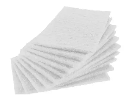 Tampons abrasifs blancs UNGER OPS20 6117E pour nettoyage et ponçage, image montrant le tampon abrasif en gros plan